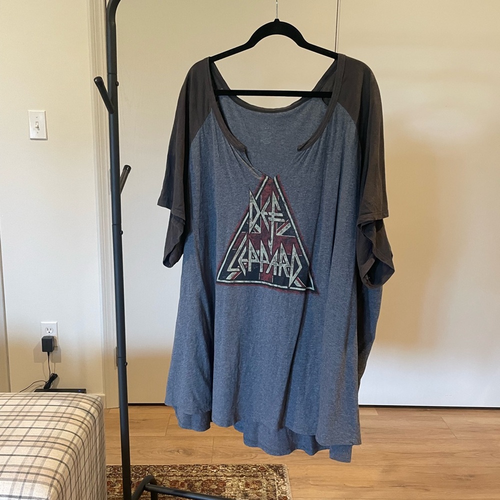 Torrid Gray Graphic Short Sleeve Tee